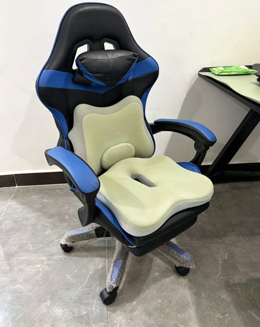 出售物品:电竞桌 + 电竞椅