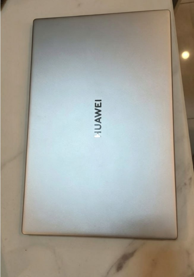 出售物品：华为笔记本 + 送4部华为手机