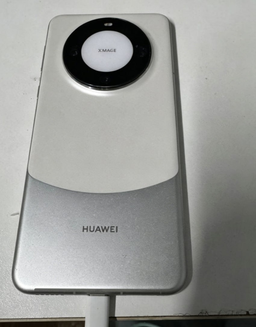 出售物品：华为mate60PRO 12+512g