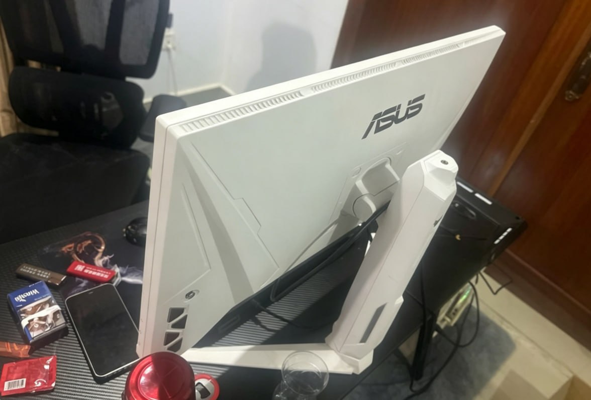 出售物品:主机 + 显示器 + 音响
