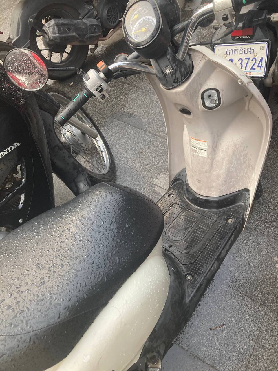 出售物品：2辆摩托车🏍️ 价 格： 大摩托360$ 小摩托190$ 位 置：#西港 联系方式：@…