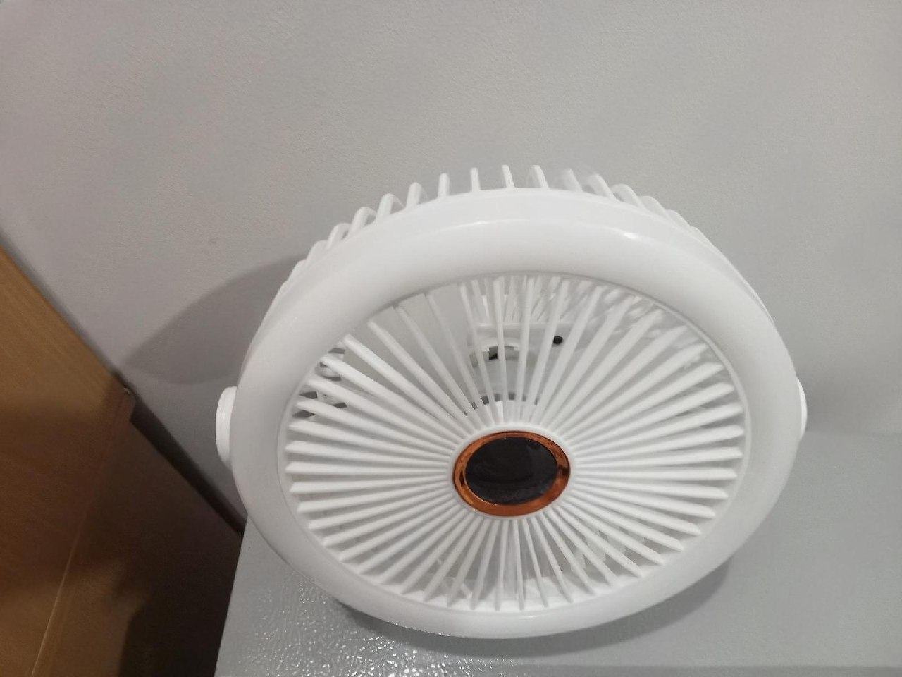 出售物品:办公小风扇 价 格:私聊详谈 商品类别:#家具家电 位 置:#西港 台北酒店 联系方式…
