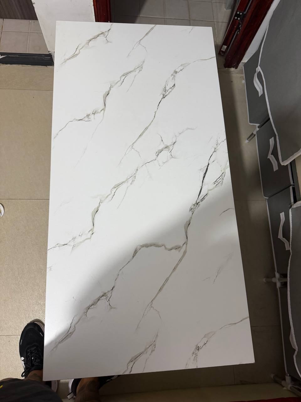 出售物品:最后两个 茶几 化妆柜 价 格: 80$ 商品类别:#家具 位 置:#西港 金贝4附近…