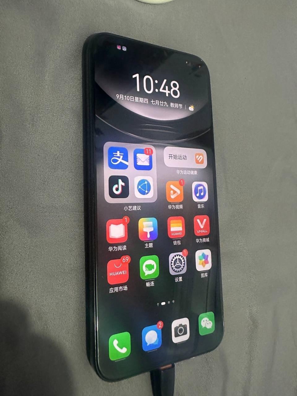出售物品:华为nova12 价 格:75…