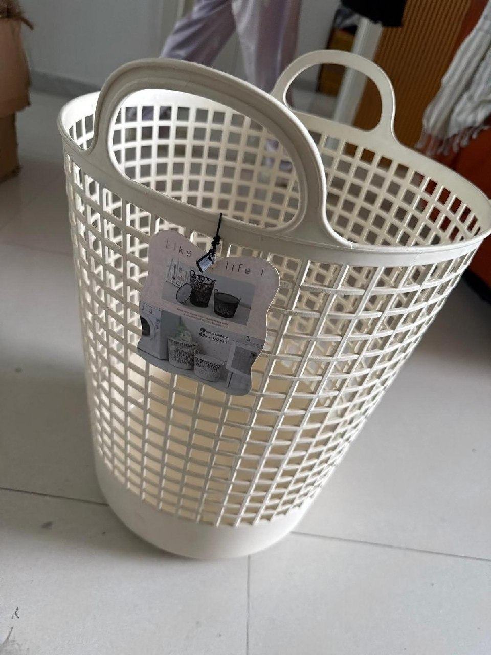 出售物品:全新脏衣篓,购于永旺1,原价15.9 价 格:8 商品类别:#手机数码 位 置:#金边…