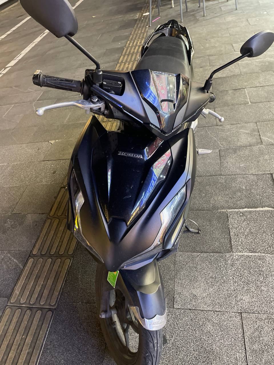 出售物品:摩托车 价 格:私聊 位 置:#西港 联系方式:@FCDPYY 交易方式:自取/送货上…