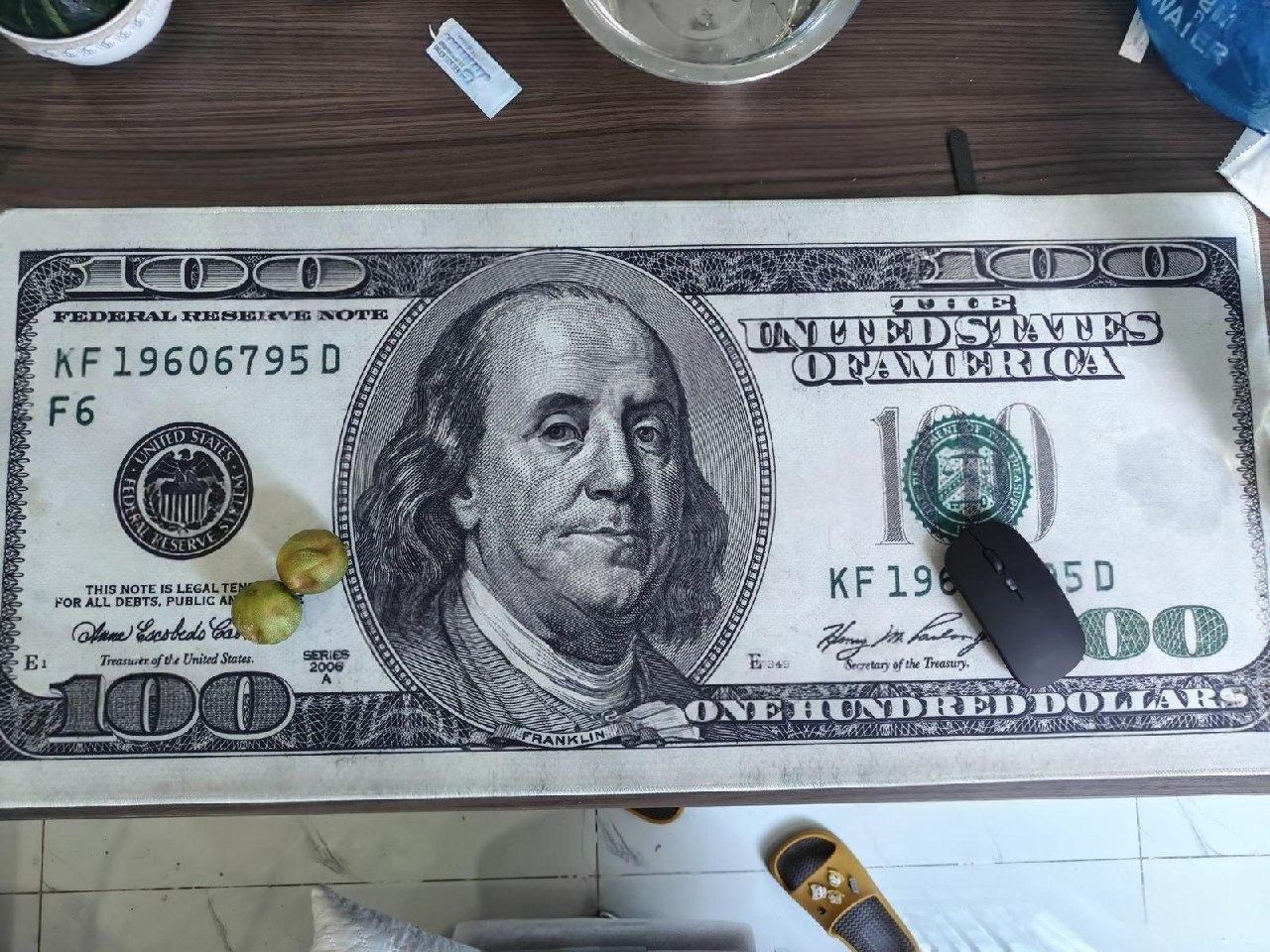 出售物品:比腿还长的 美钞键盘鼠标垫 价 格:5 USD 商品类别:#电脑办公 位 置:#西港 …