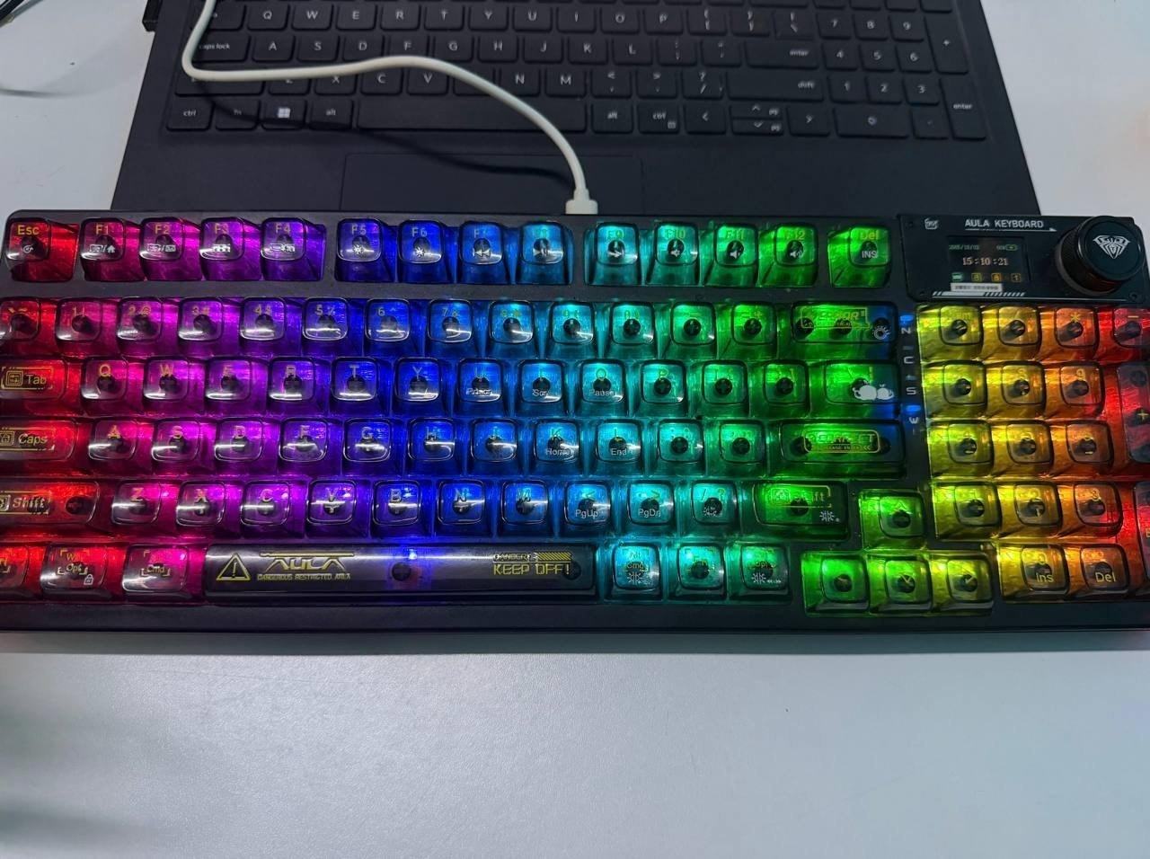 出售物品:2.4G蓝牙 3模极机械键盘 …