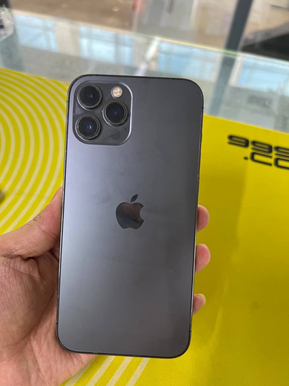 出售物品: 12 Pro Max 512G 价 格:260 商品类别:换过屏幕换的原装屏面容原彩…