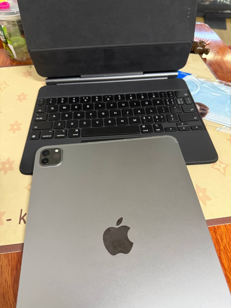出售物品:ipad pro 2022款插卡 价 格:700USD 位 置:#西港 联系方式:@L…