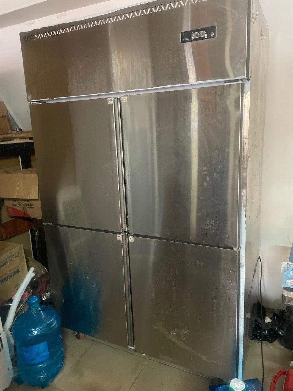 出售物品:厨房4门冰箱 价 格:280 USD 商品类别:#家具家电 位 置:#金边 旧机场 联…