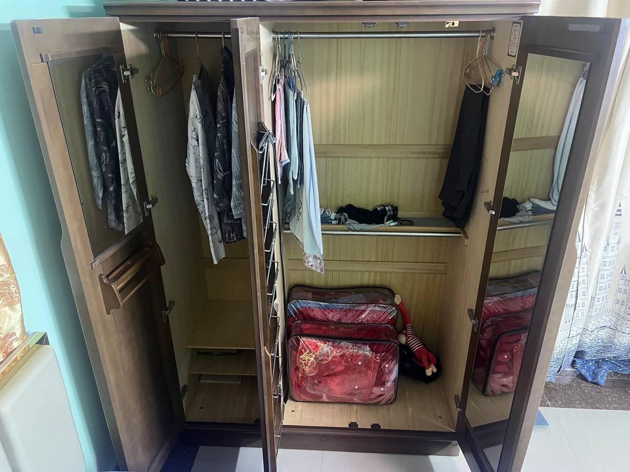 出售物品：日本进口实木衣柜‍‌​‌​‌‌​​​‌‌​‌​‌​​‌‌‌‌​‌​​‌‍ 价 格：60…