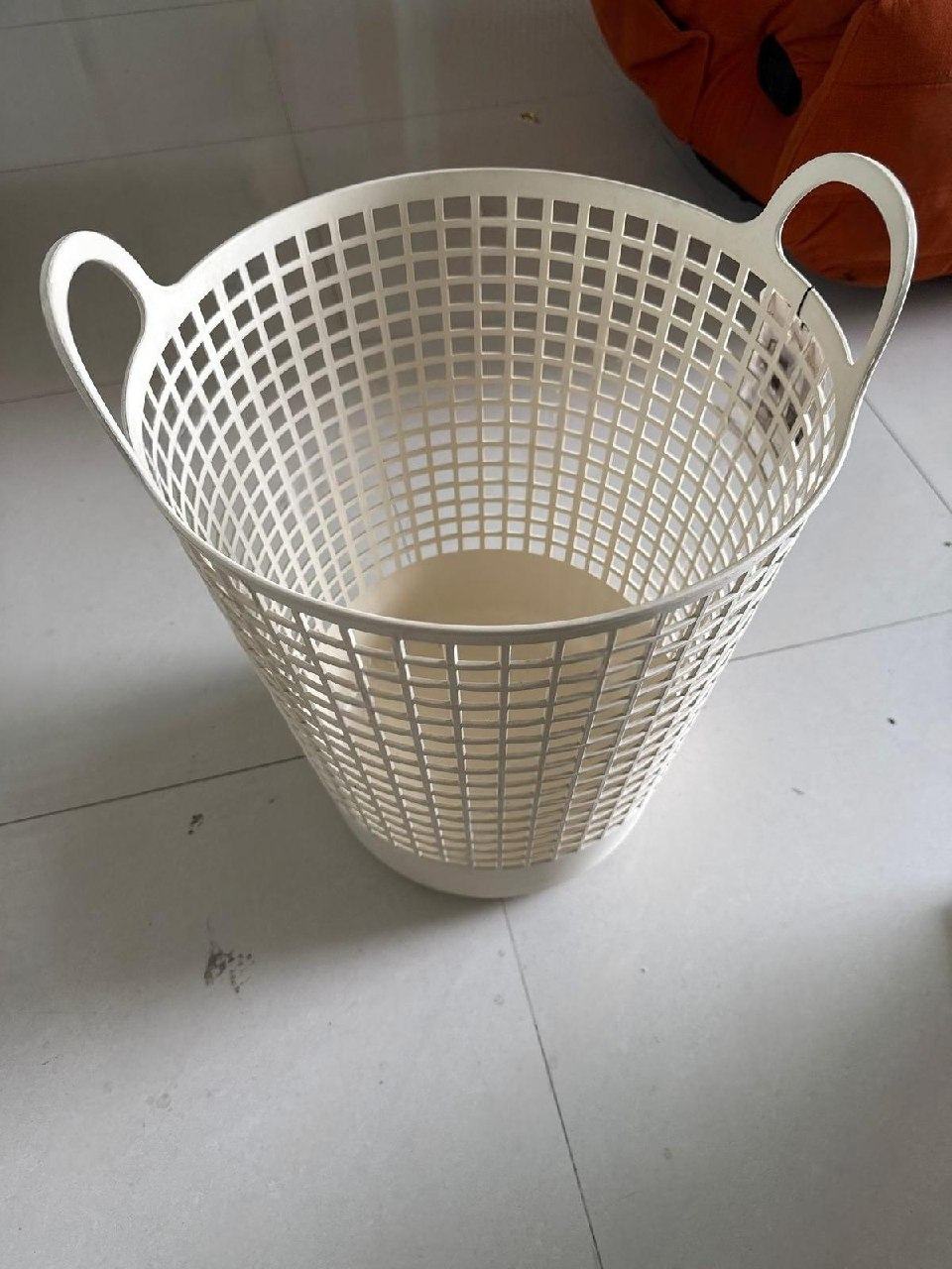 出售物品:99新吹风➕脏衣篓➕随机T袖一件 价 格:25 商品类别:#手机数码 位 置:#金边 …