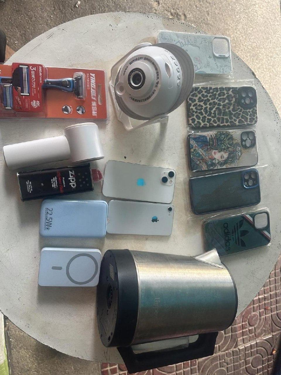 出售物品:朋友回国,闲置物品便宜处理 价 格:私聊详谈 商品类别:#生活闲置 位 置:#西港 凯…