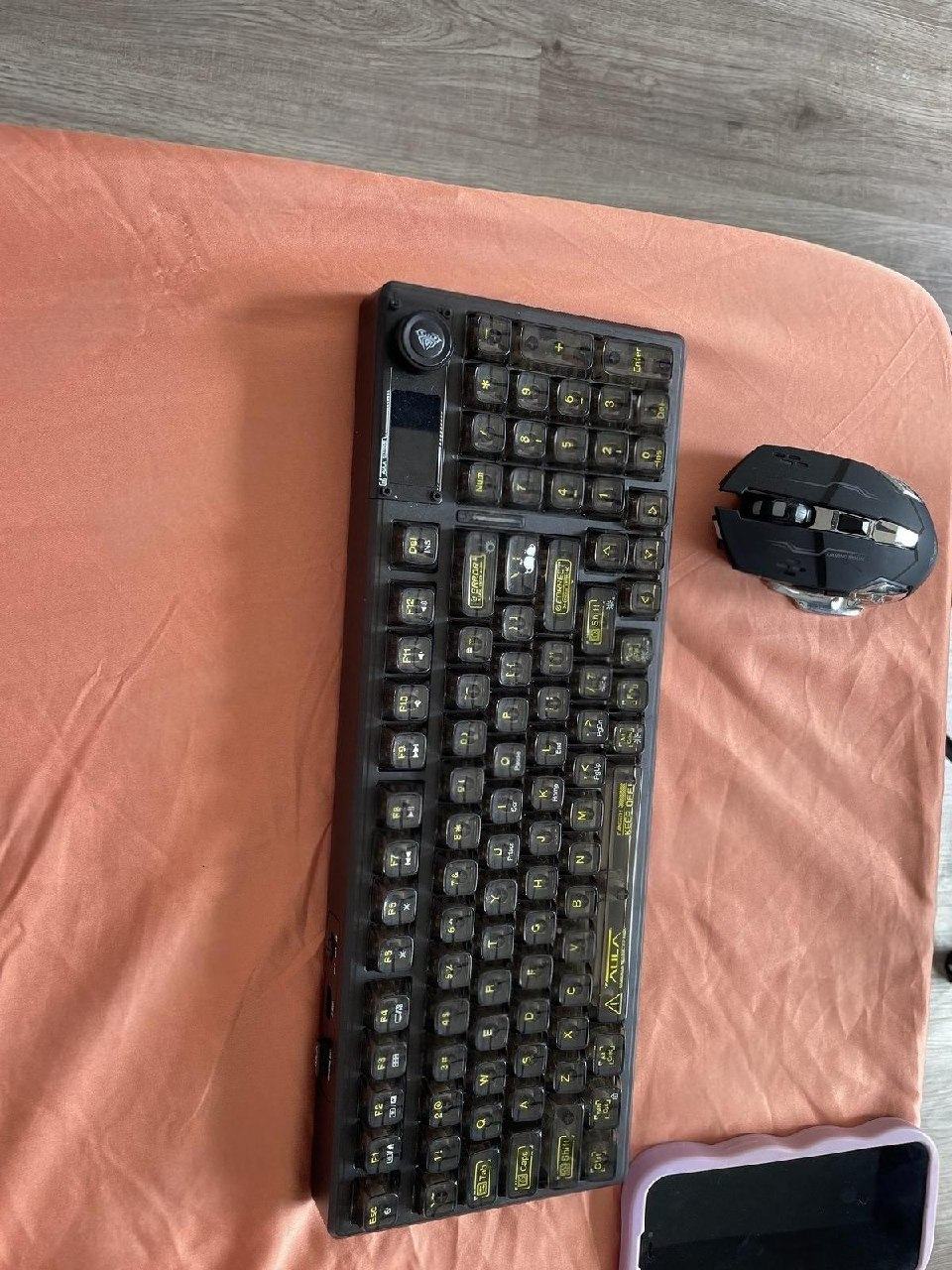 出售物品:狼蛛F98pro无线三模 键盘+无线鼠标 价 格:30 USD 商品类别:#手机数码 …