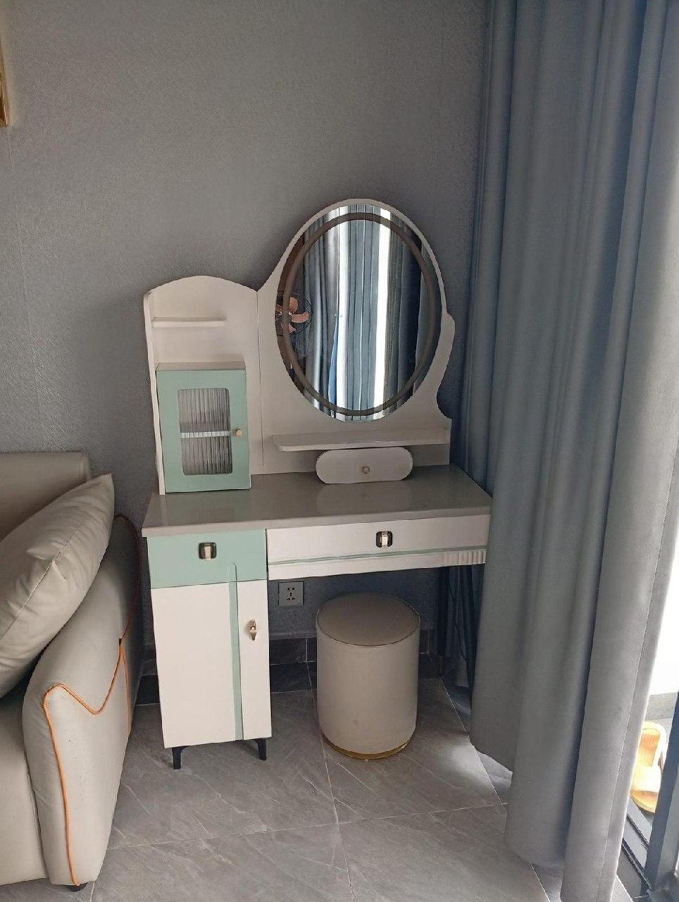 出售物品:梳妆台出售 价 格:60 商品类别:#家具家电 位 置:#西港 联系方式:@sanpa…