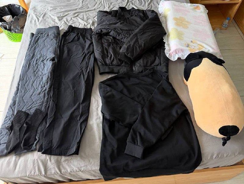 出售物品:图中所有 价 格: 私聊 商品类别:#数码产品 位 置:#西港 星汇 联系方式:@kk…
