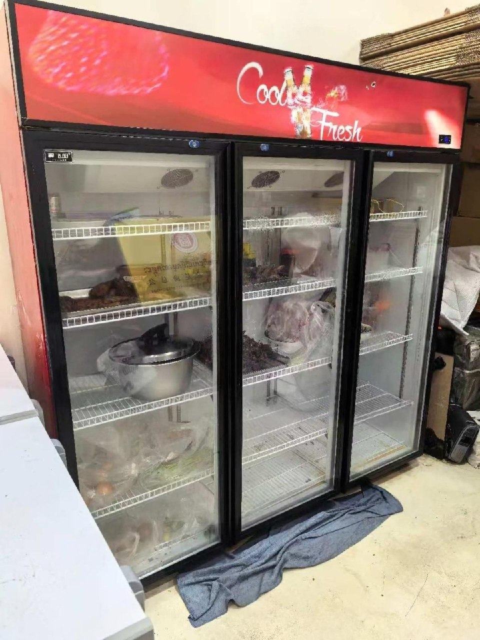 出售物品:3门风冷展示冰柜 价 格:350 USD 商品类别:#家具家电 位 置:#金边 永旺二…