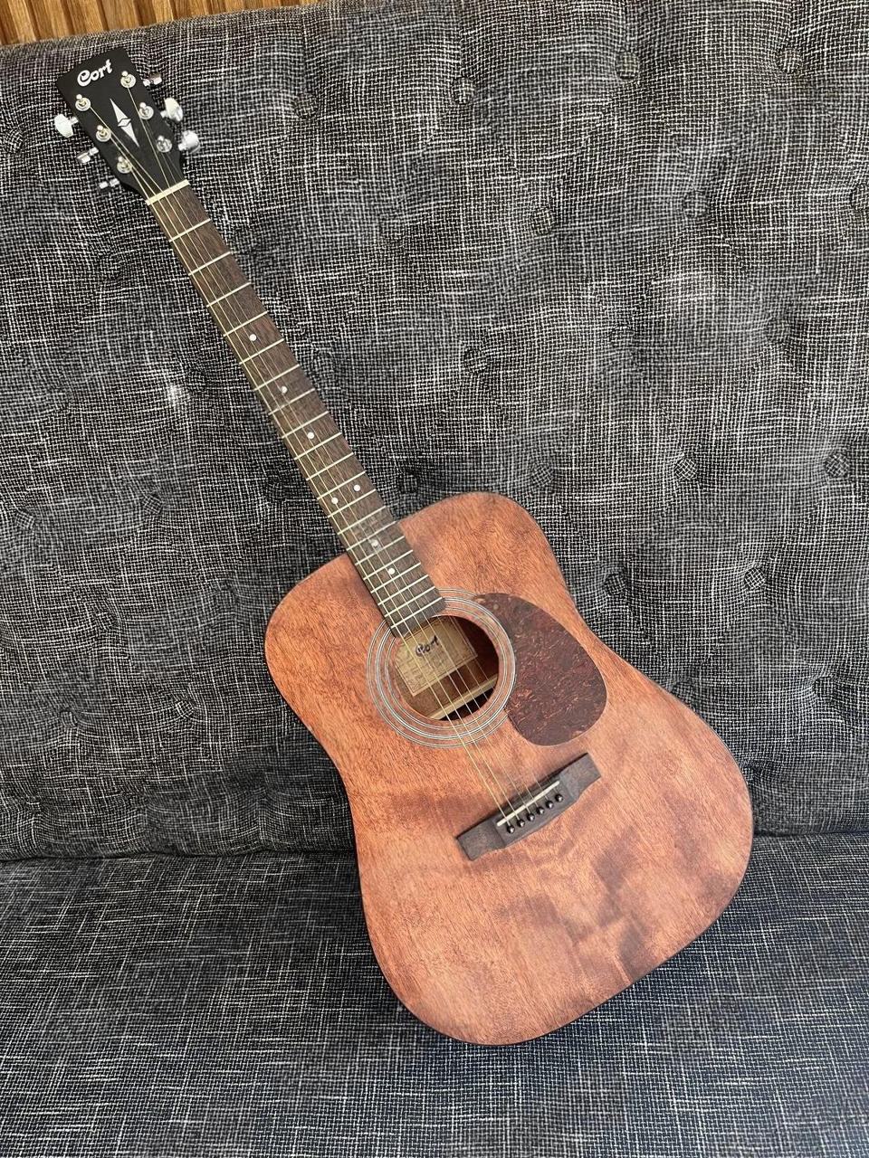出售物品:出售吉他自取 价 格:私聊详谈 商品类别:#生活闲置 位 置:#西港 联系方式:@wu…