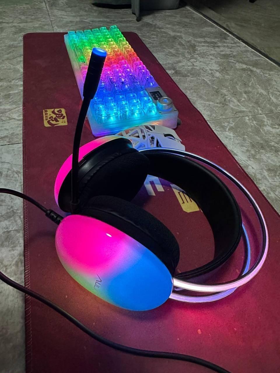 出售物品:RGB键盘鼠标 + 耳麦 + 大鼠标垫(全套)…