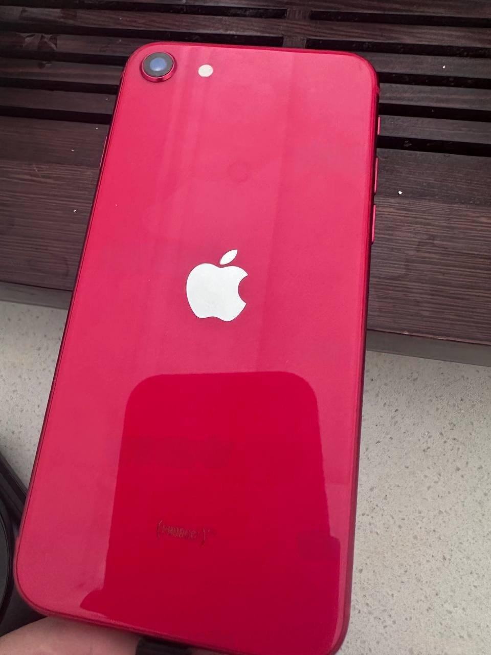 出售物品:iPhone SE 第二代(SE2)红色 64G…