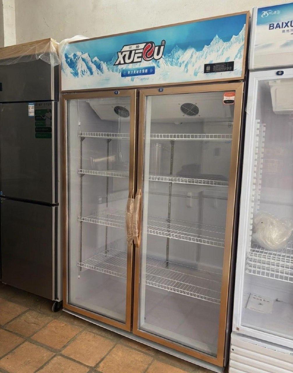 出售物品:商用冰箱两门 价 格:250 USD 商品类别:#家具家电 位 置:#金边 金边旧机场…