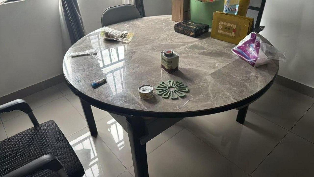 出售物品：1.6米大理石桌子，可折叠做长方形桌子， 价 格：50 USD 商品类别：#家具家电 …