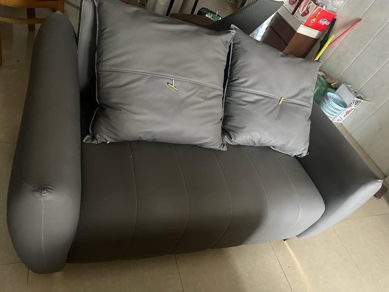 出售物品:两座位皮沙发 价 格:私聊详谈…