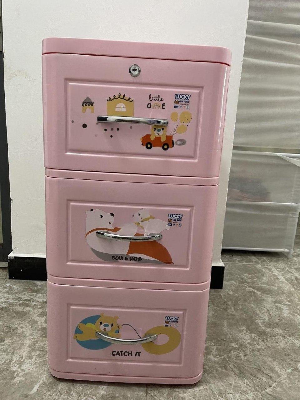 出售物品:三个抽屉式的储物柜 价 格:20 商品类别:#家具家电 位 置:#西港 西港南海后面 …