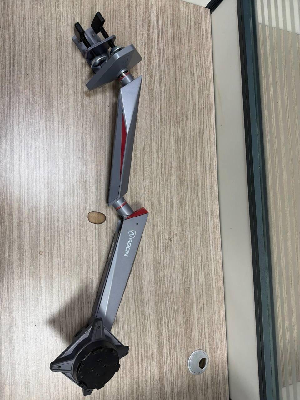 出售物品:爱攻机械臂(只有单臂) 价 格…