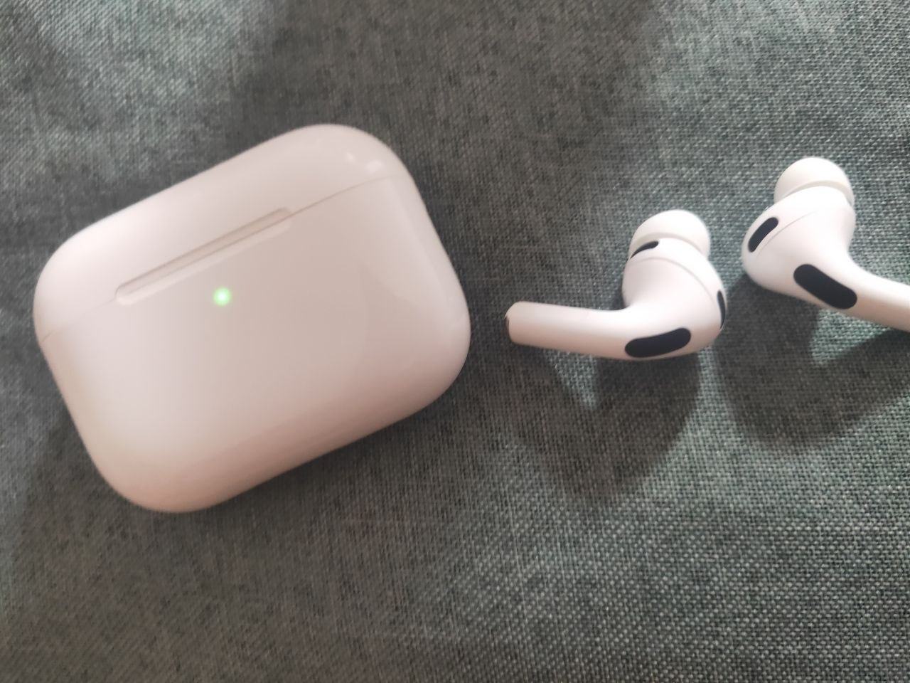 出售物品：苹果/AirPods pro蓝牙耳机 价 格：100$ 位 置：西港 联系方式：@xi…
