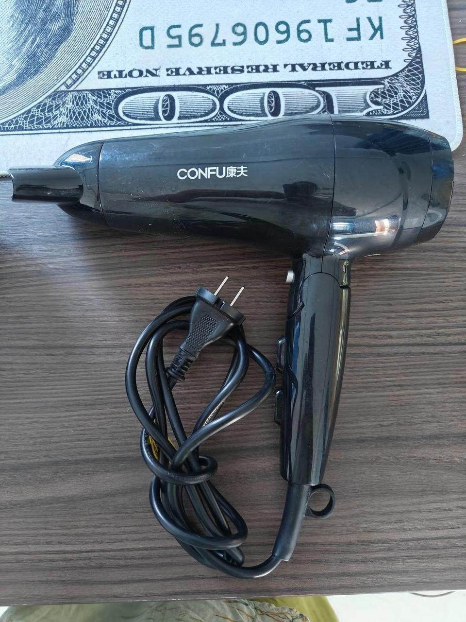 出售物品:捡漏 吹风机2个10美,自取 价 格:10 USD 商品类别:#生活闲置 位 置:#西…