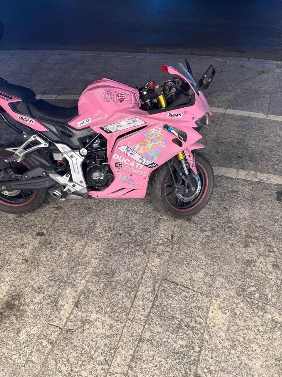 出售物品:摩托车急出 价 格:550 USD 商品类别:#汽车摩托 位 置:#西港 西湖附近 联…