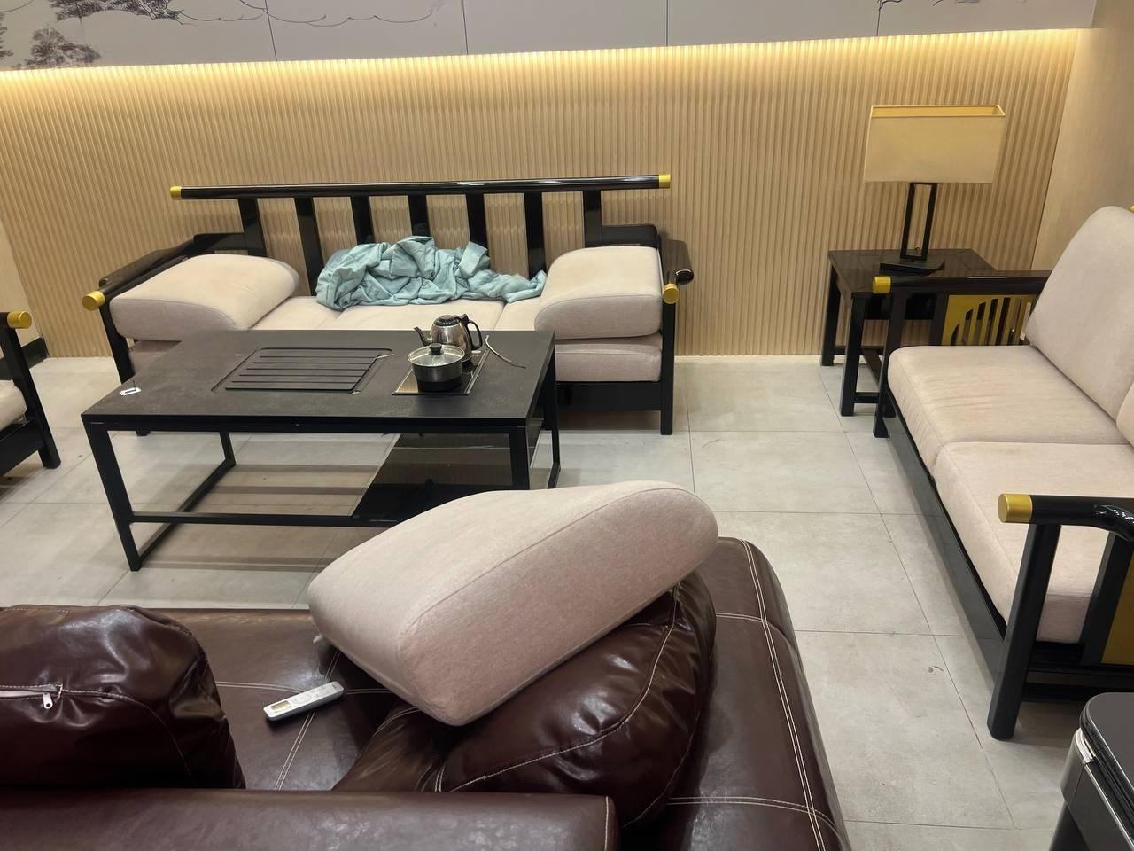 出售物品:沙发三件套 + 茶几和电水壶全套 + 办公桌 + 办公椅…