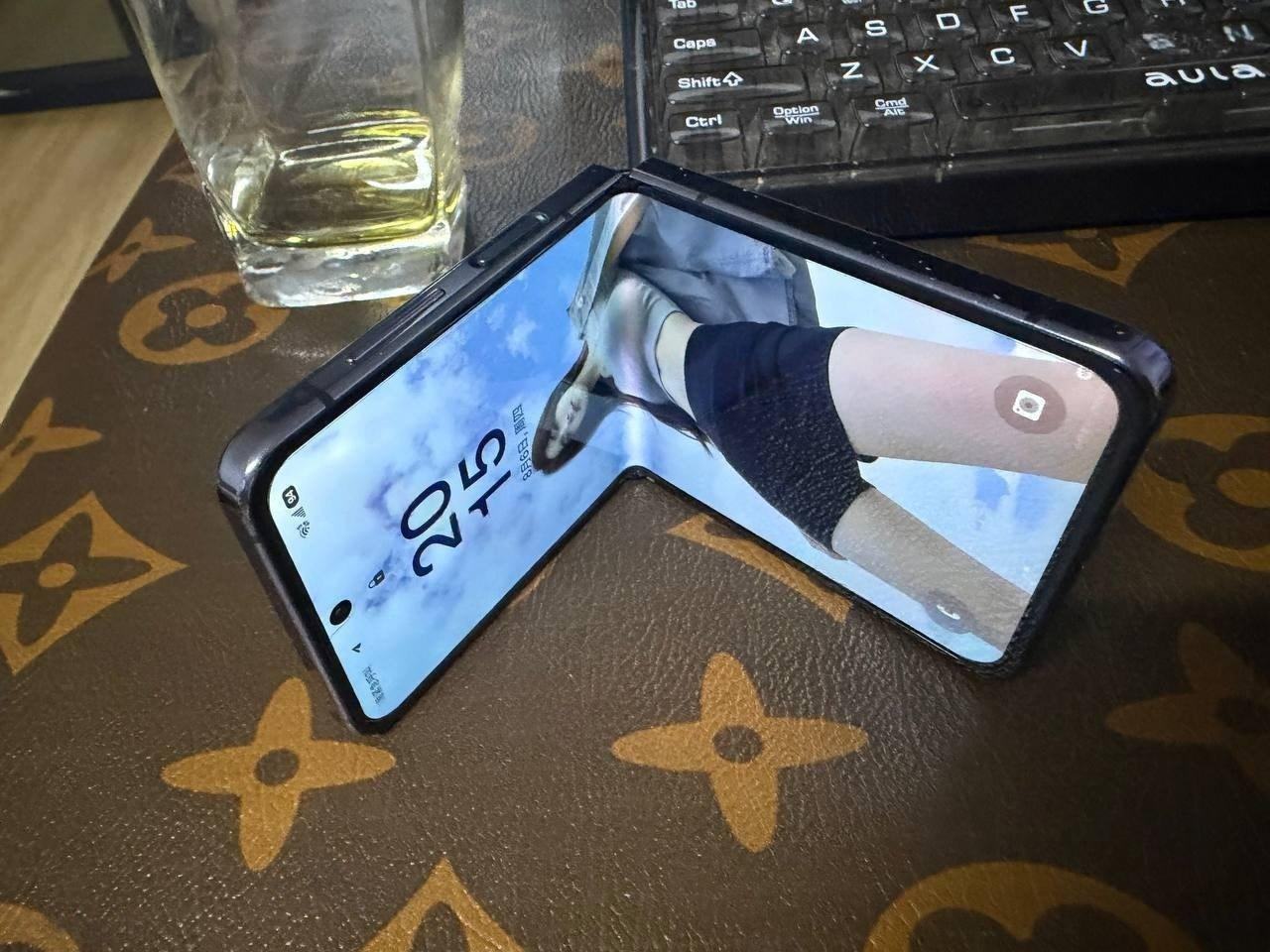 出售物品:三星flip5 价 格:180…
