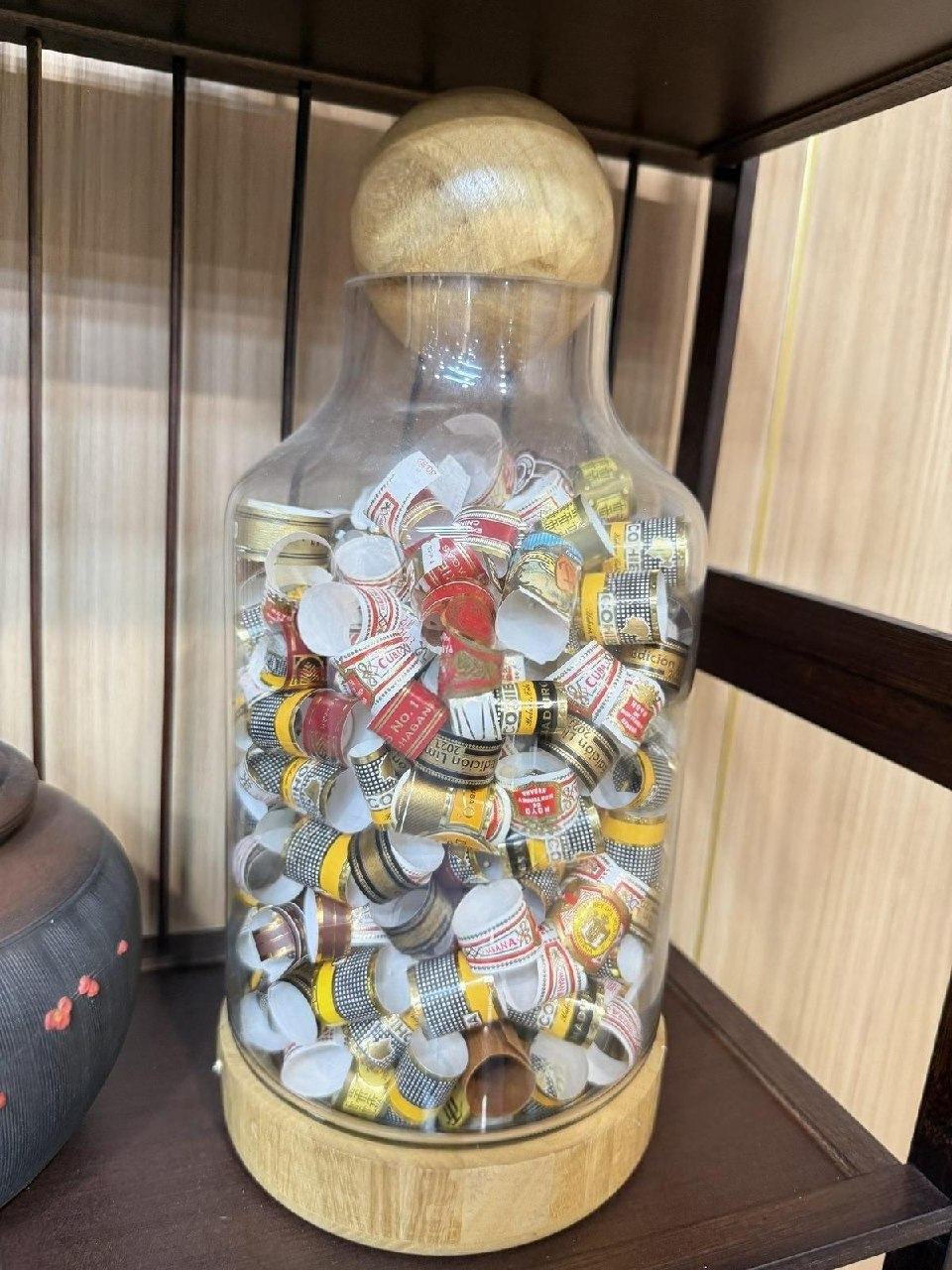 出售物品:雪茄爱好 价 格:45 商品类别:#生活闲置 位 置:#金边 永旺1 联系方式:@Yu…