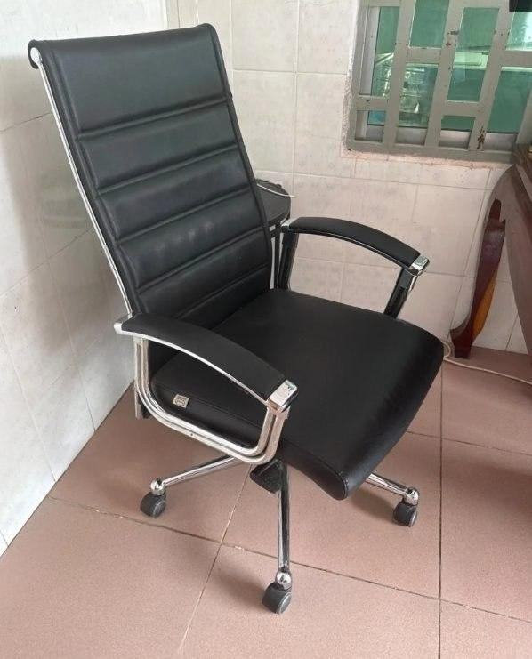 出售物品:升降椅子 价 格:58 USD 商品类别:#家具家电 位 置:#金边 金边 联系方式:…