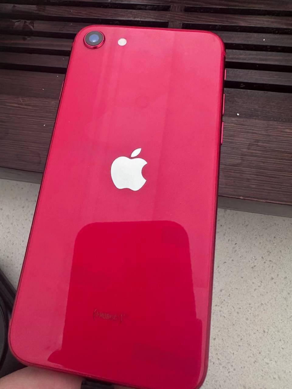 出售物品:iPhone SE 第二代(SE2)红色 64G…