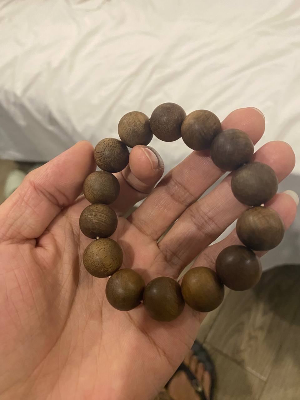 出售物品:小叶紫檀佛珠 价 格:300 位 置:#西港 联系方式:@yu5019 交易方式:自取…