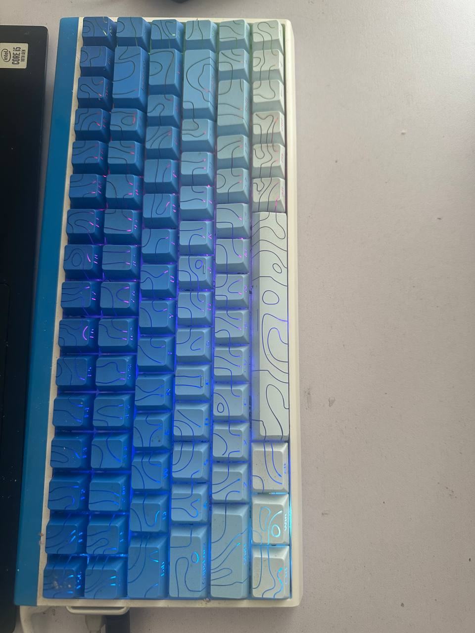 出售:机械键盘 价格:两个40 位置:星际 交易方式:自取 联系方式:@dapixiu66688…