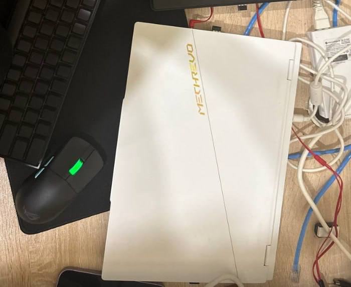 出售物品:机械革命耀世15 游戏本 价 格:1000 位 置:海豚附近 联系方式: @yanni…