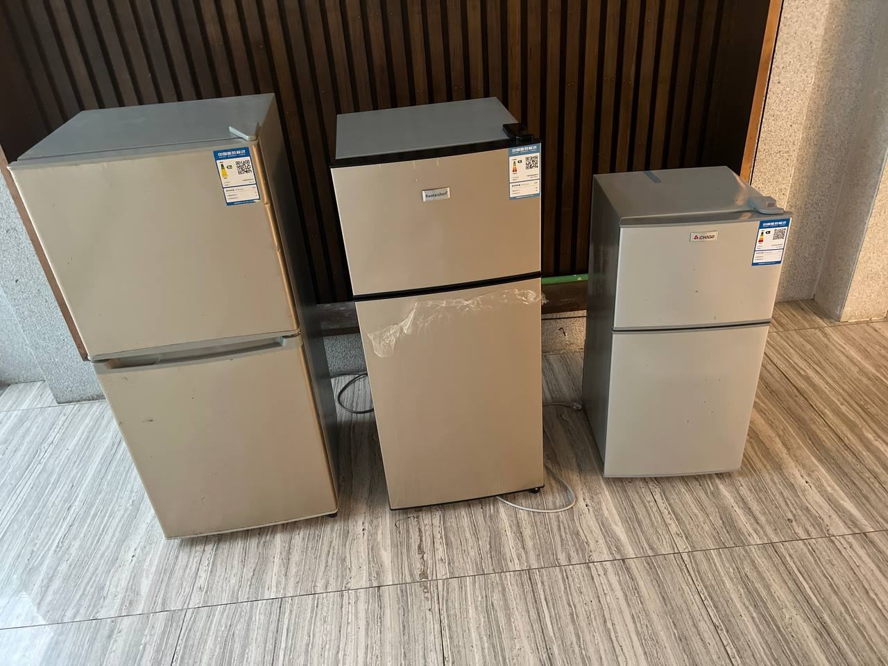 出售物品:冰箱3个,电竞椅1张,沙发1张,升降桌1个 价 格:私聊 商品类别:#生活闲置 位 置…