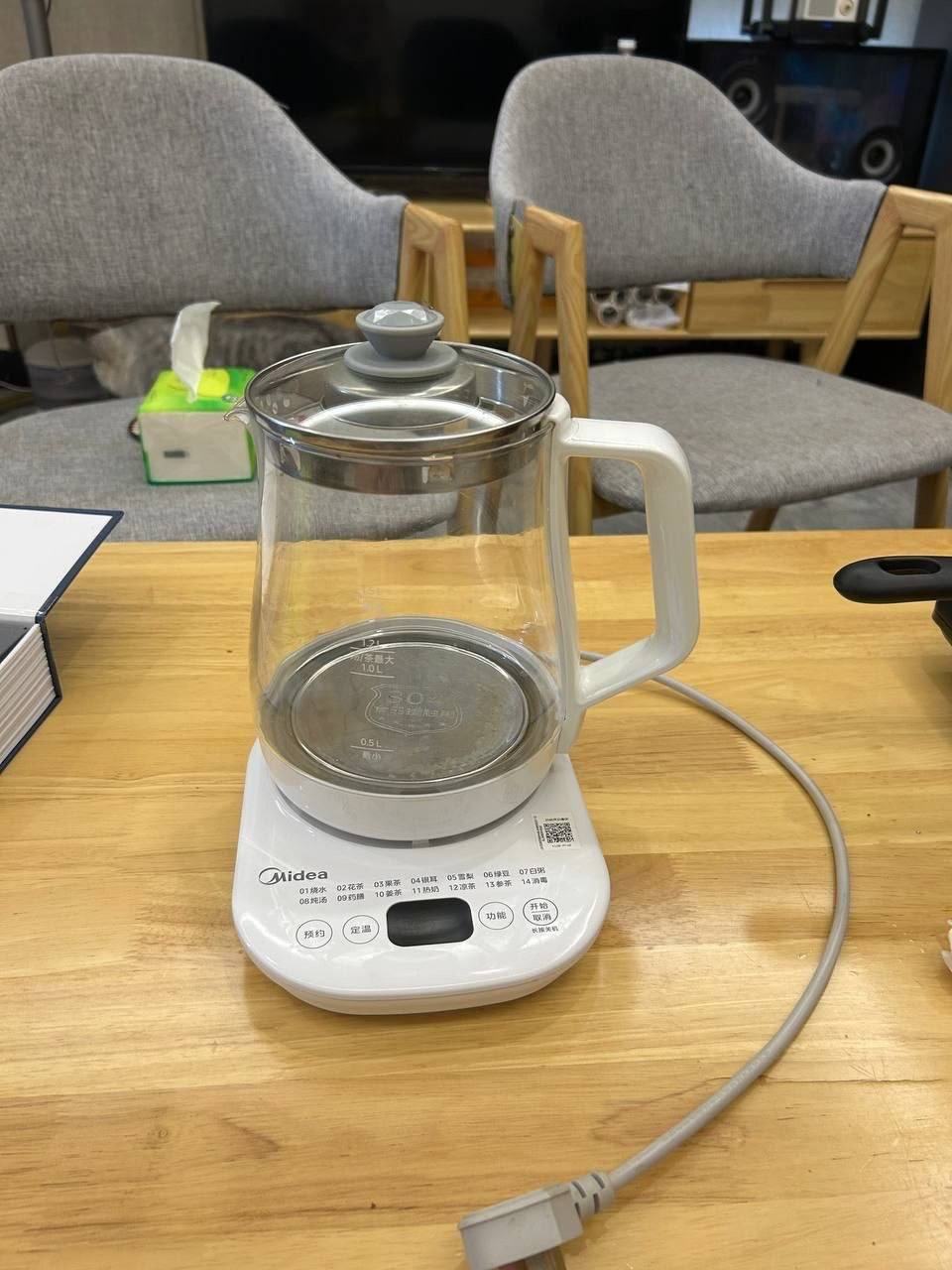 出售物品:冰箱,茶几,烧水 价 格:小冰70大冰200茶几,50烧水30,还有一个磨耳音响200…