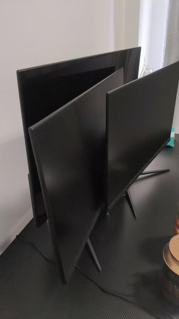 出售物品:显示器三个 + 电竞椅 + 桌子…