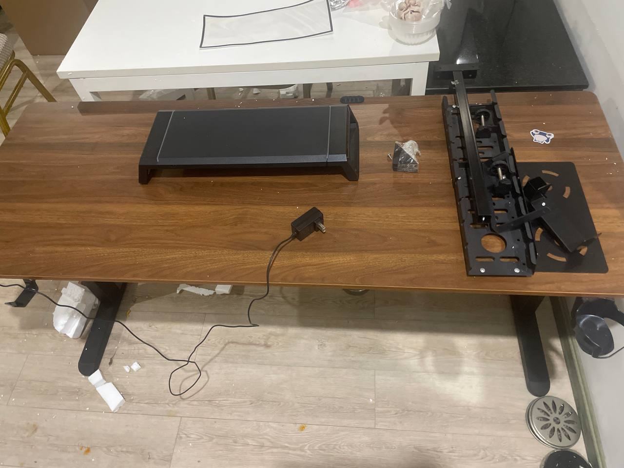 出售物品:电动升降桌1个,行李箱2个 价 格:私聊详谈 商品类别:#生活闲置 位 置:#西港 联…