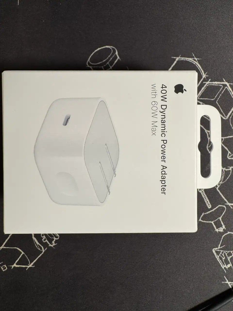 出售物品:Apple/苹果 40W 动态电源适配器 价格:30$可小刀 位 置:西港 联系方式:…