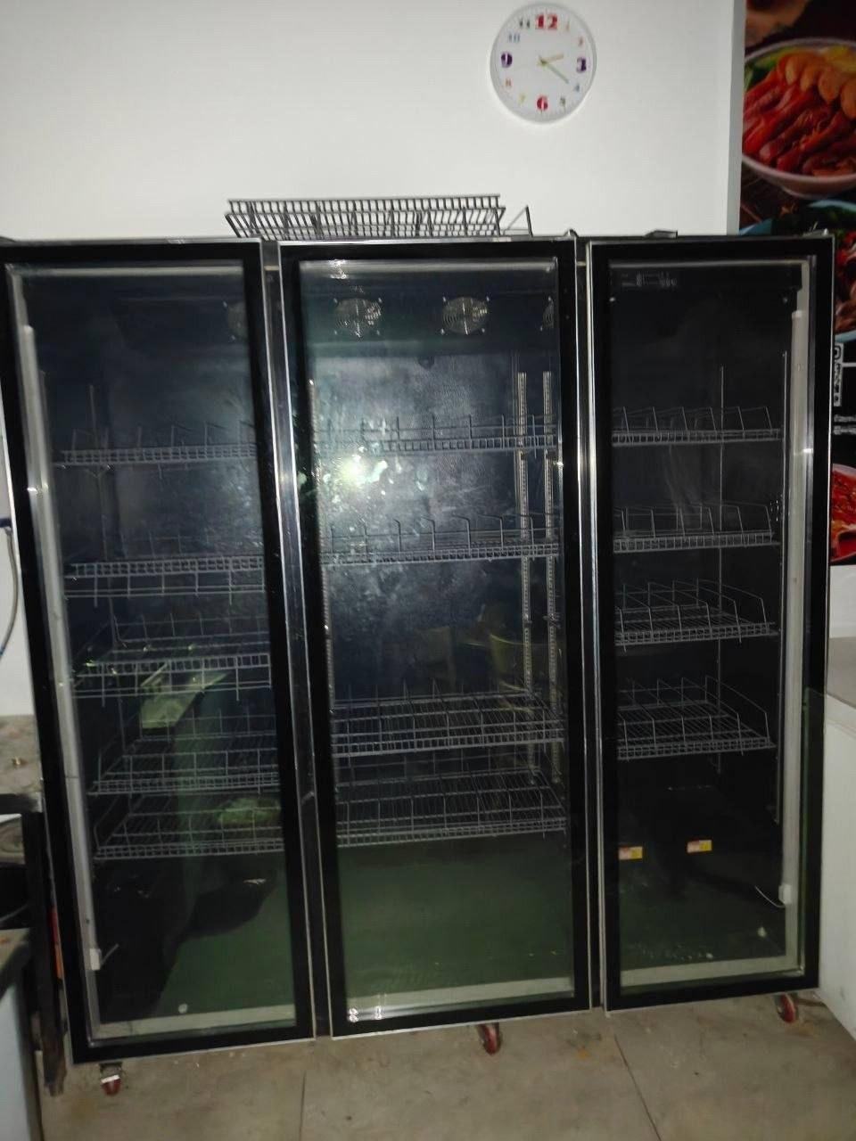 出售物品:饮料展示冰柜 两台 价 格:私…