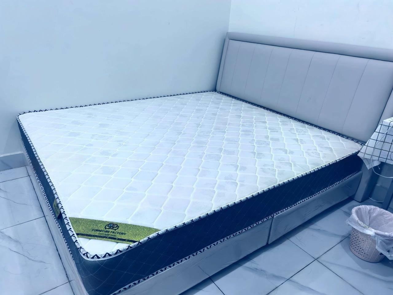 出售物品:床 + 床垫 价 格:120 …