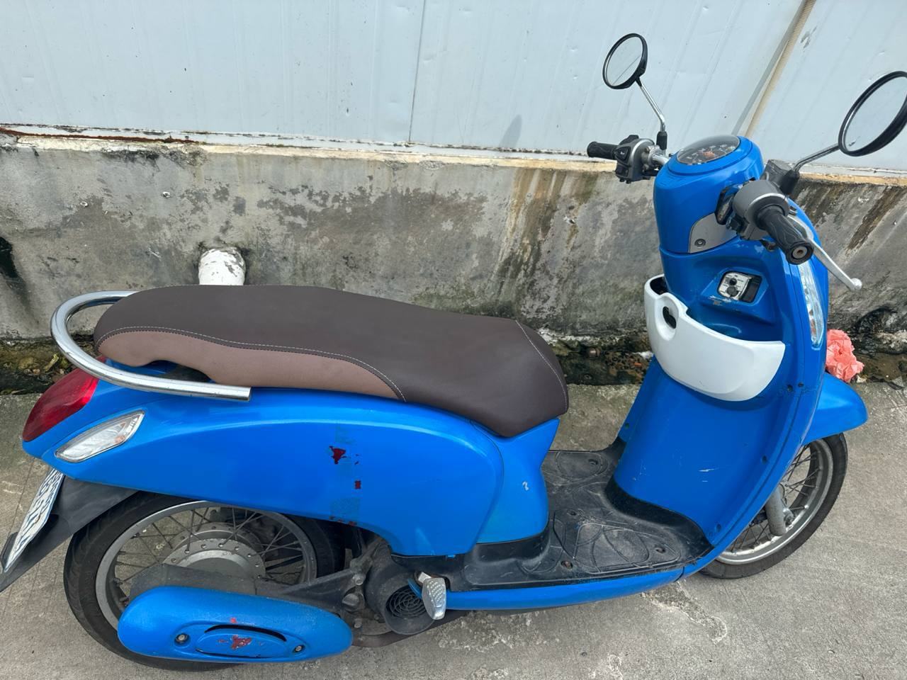 出售物品:摩托车 价 格:200$ 位 置:西港 联系方式:@zhaocai18188 交易方式…