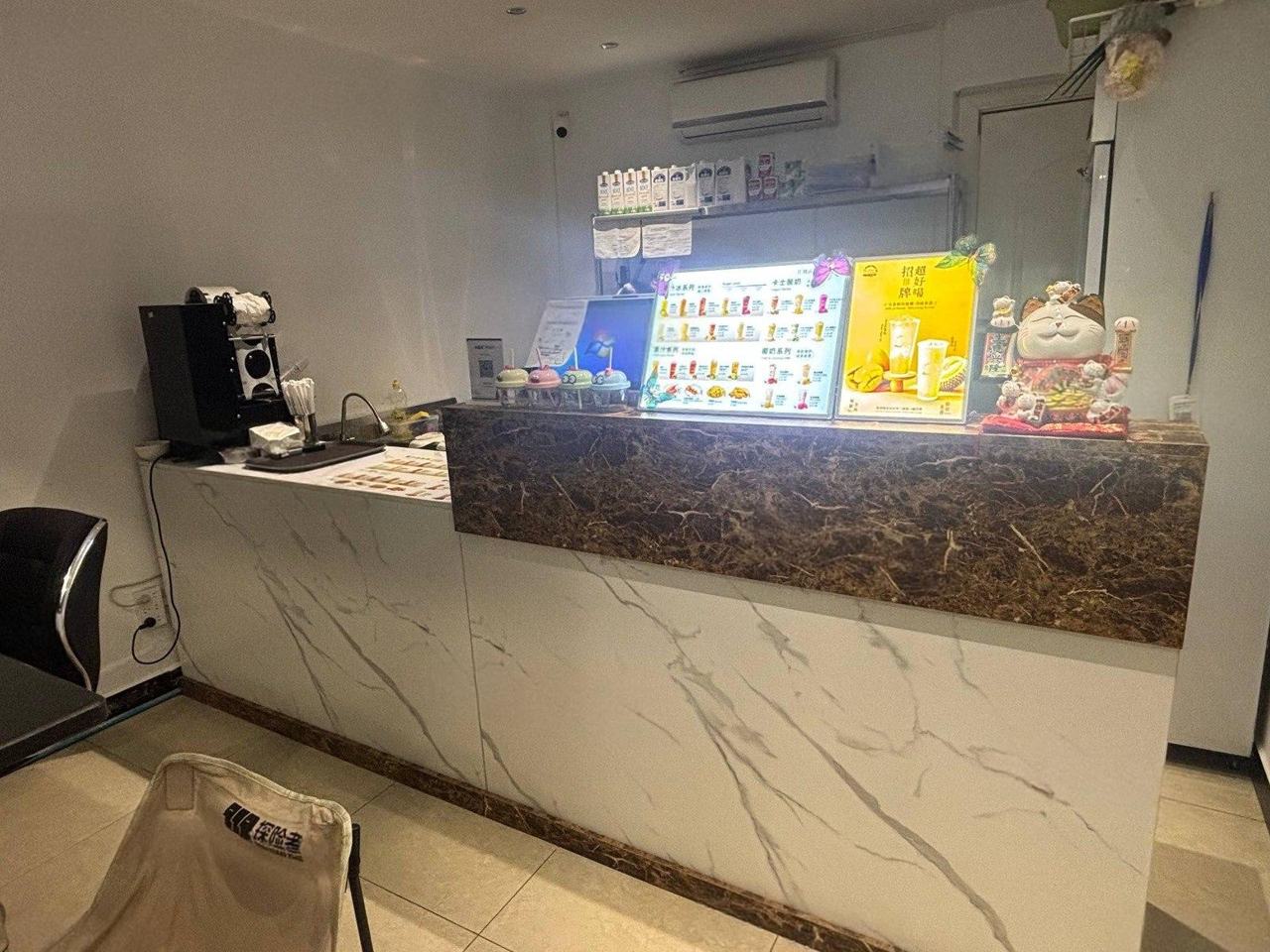出售物品:饮品店转让 价 格:私聊详谈 …